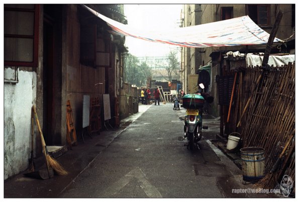 杭州某生煎店旁边